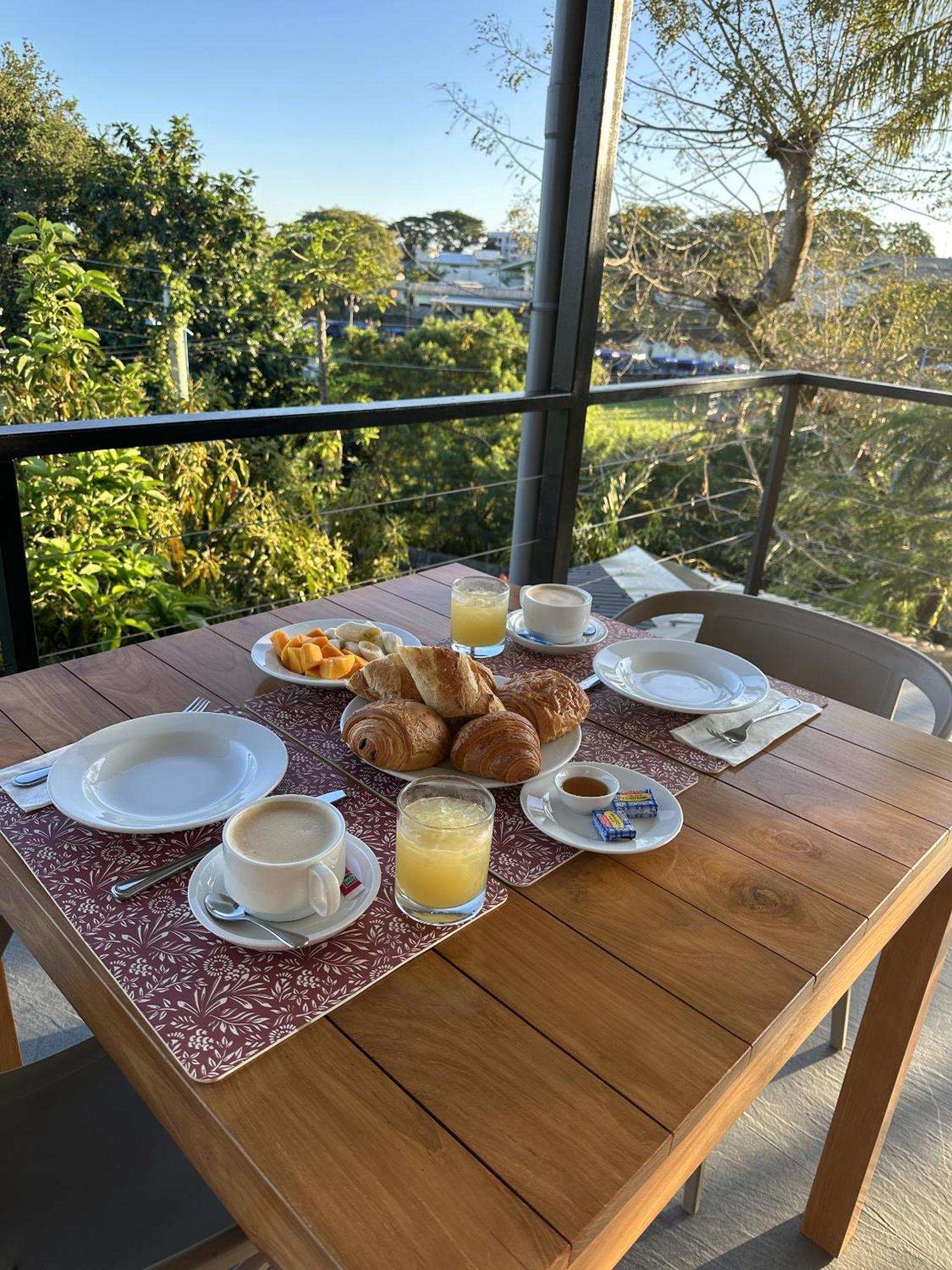 Ononui Lodge Airport, Ocean-View, Private Bathroom And Balcony, Free Wifi And Parking, On-Site Car Rental Faaa Eksteriør billede